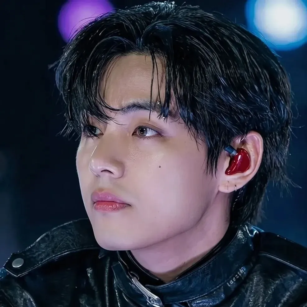 Latest photo of V (BTS)