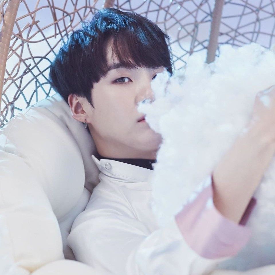 슈가 (방탄소년단) 최근 활동샷