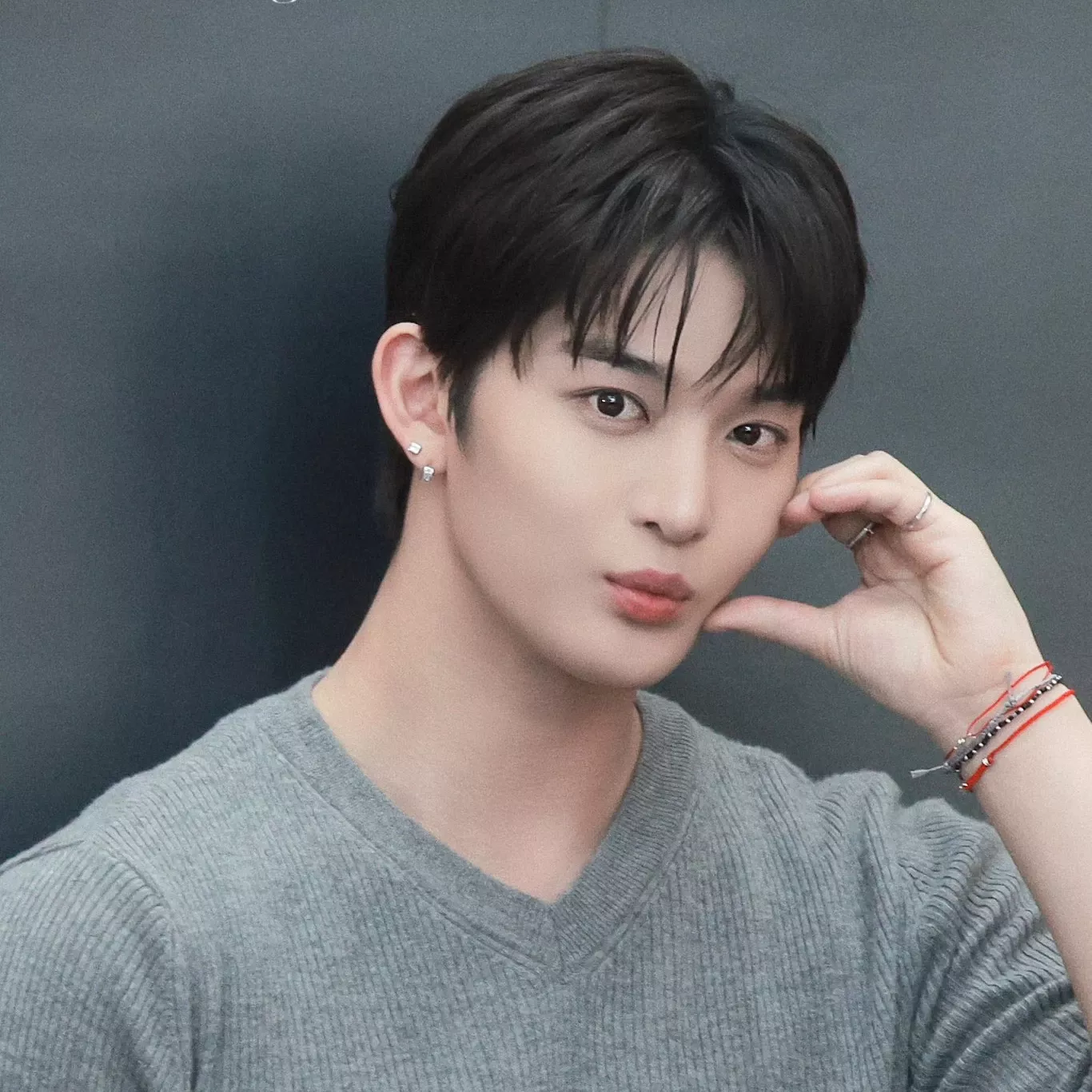 Behind-the-scenes cut of Bae Jinyoung