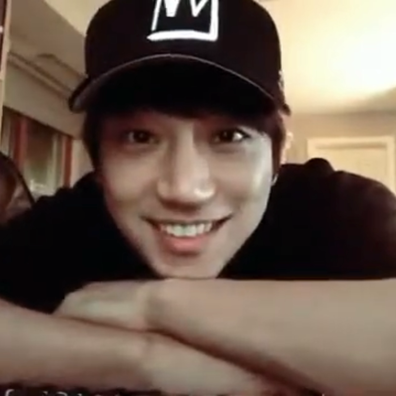 Behind-the-scenes cut of Hwang Chiyeol