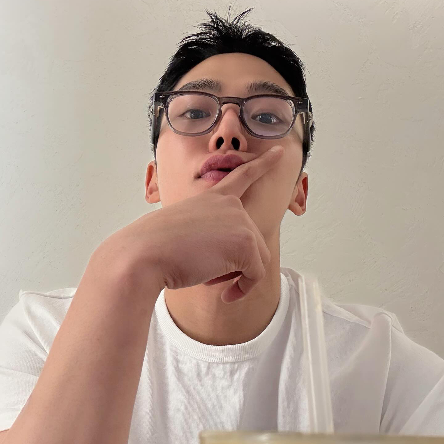 로운의 비하인드 컷