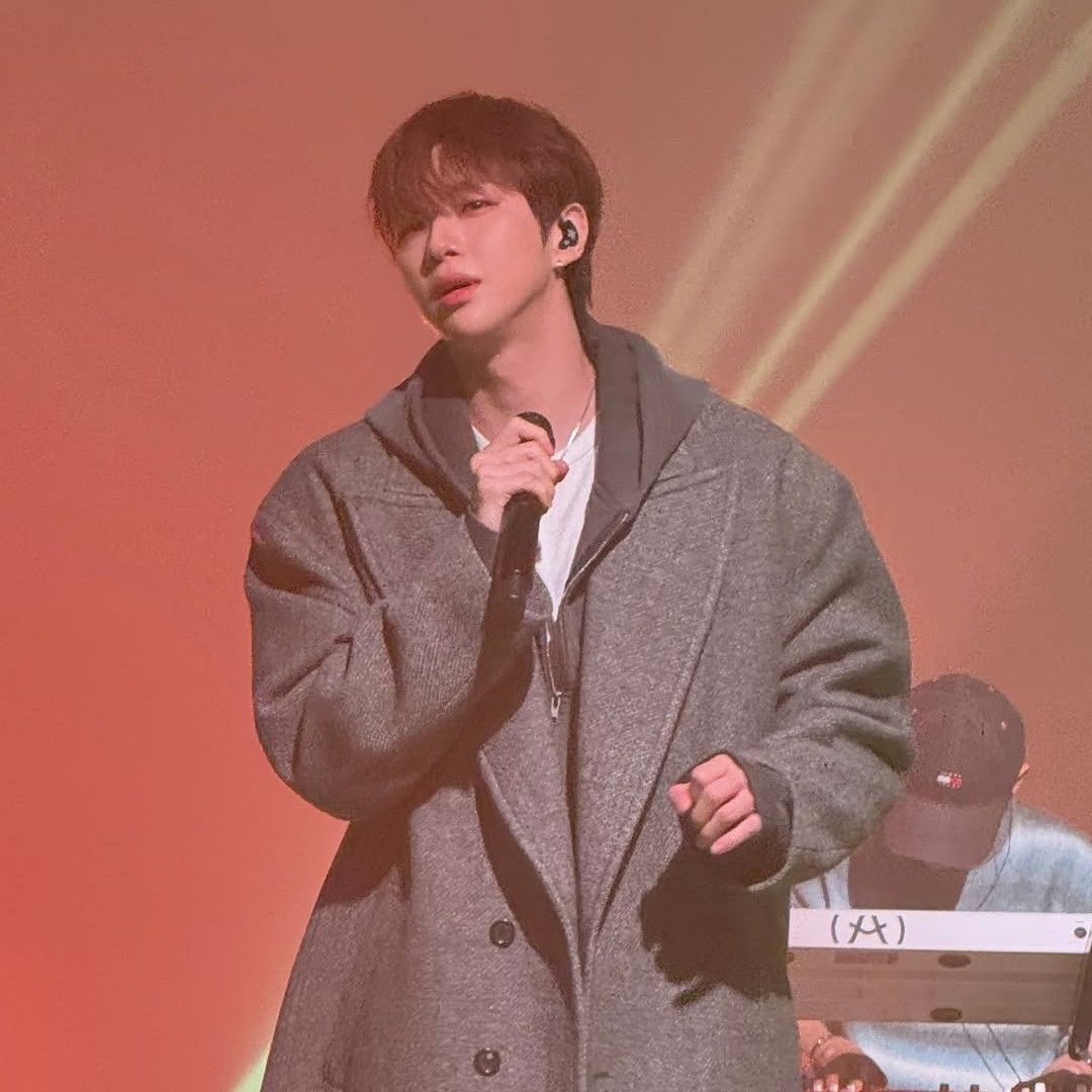 Behind-the-scenes cut of Kang Daniel