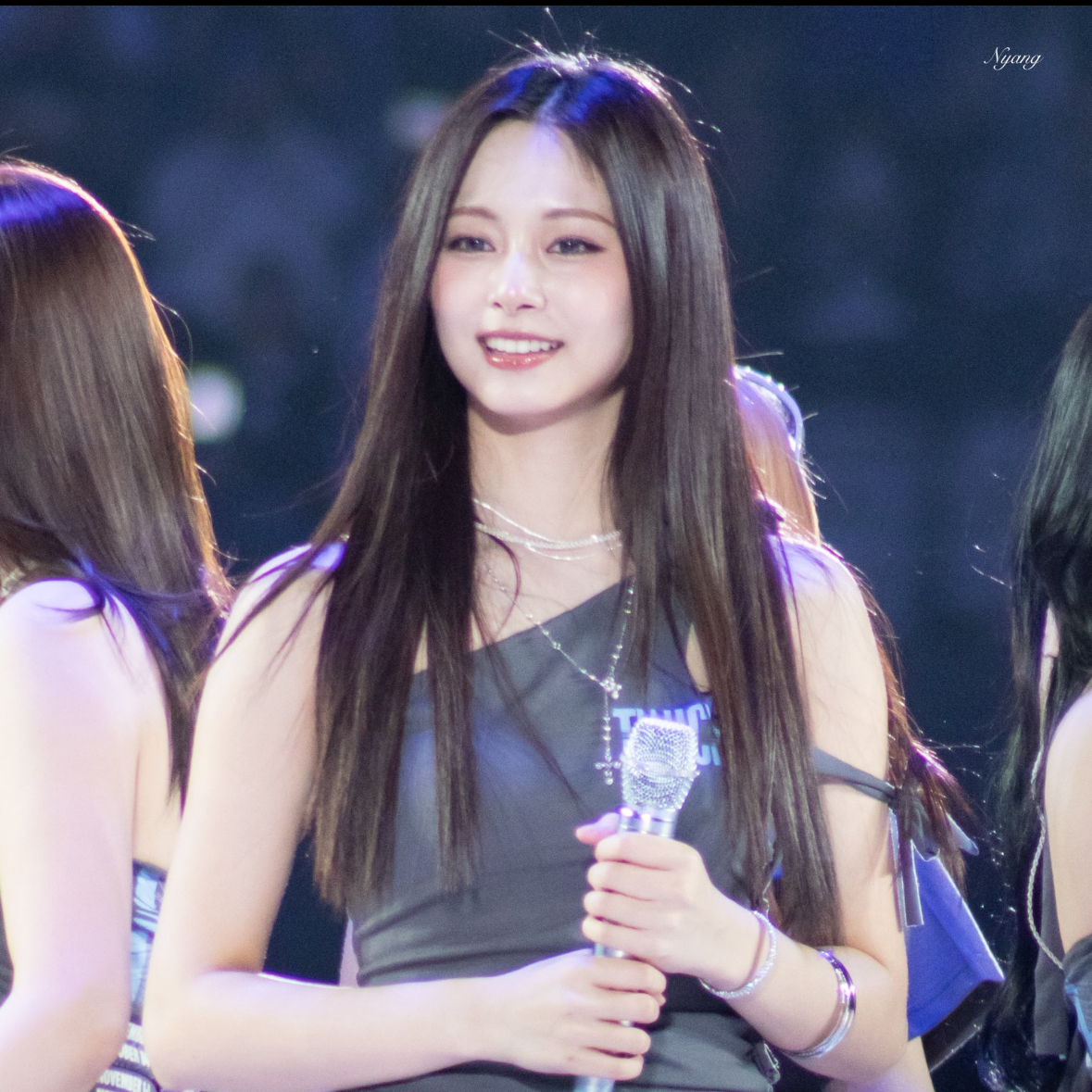 Foto terbaru Tzuyu (TWICE)