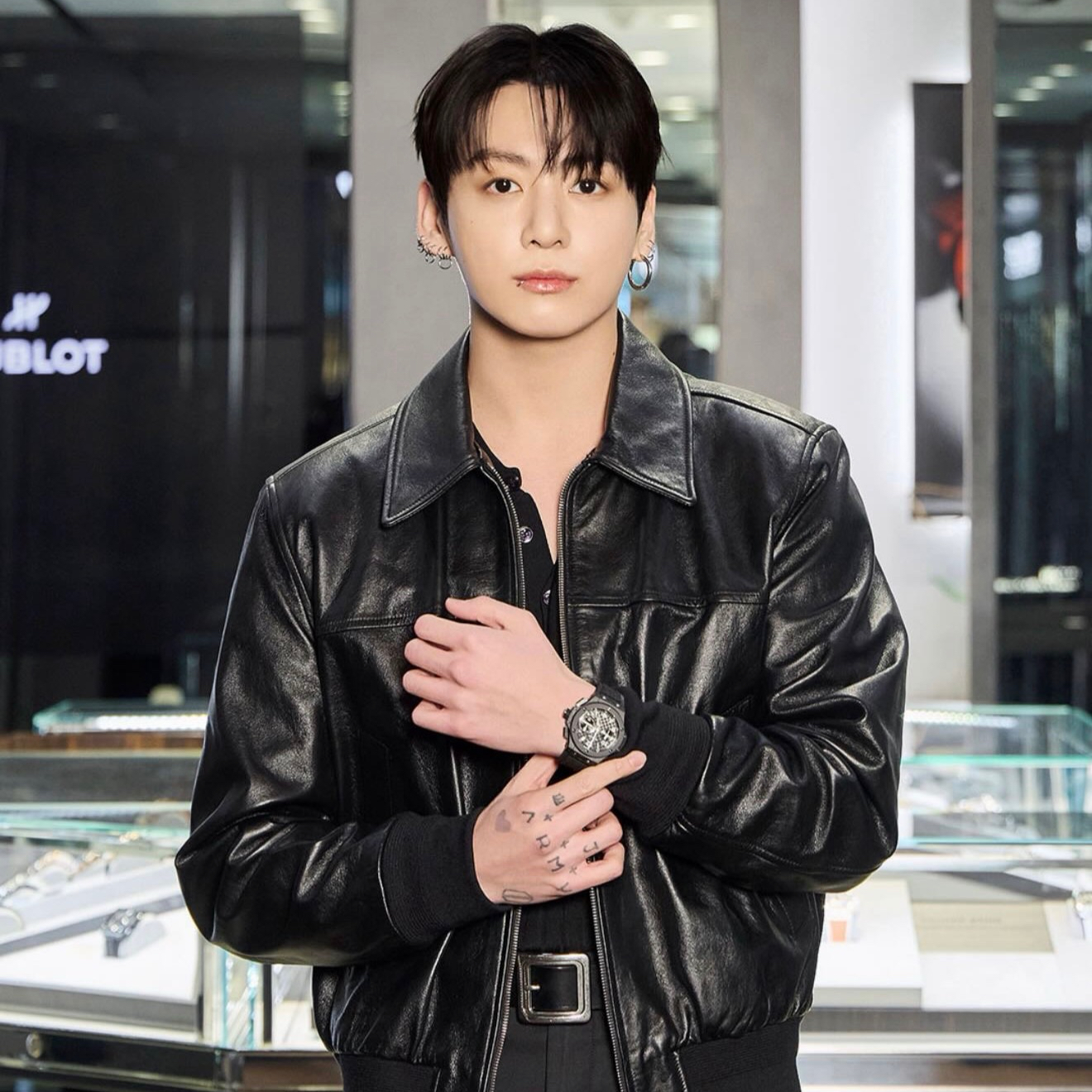 Foto aktivitas terbaru Jungkook (BTS)