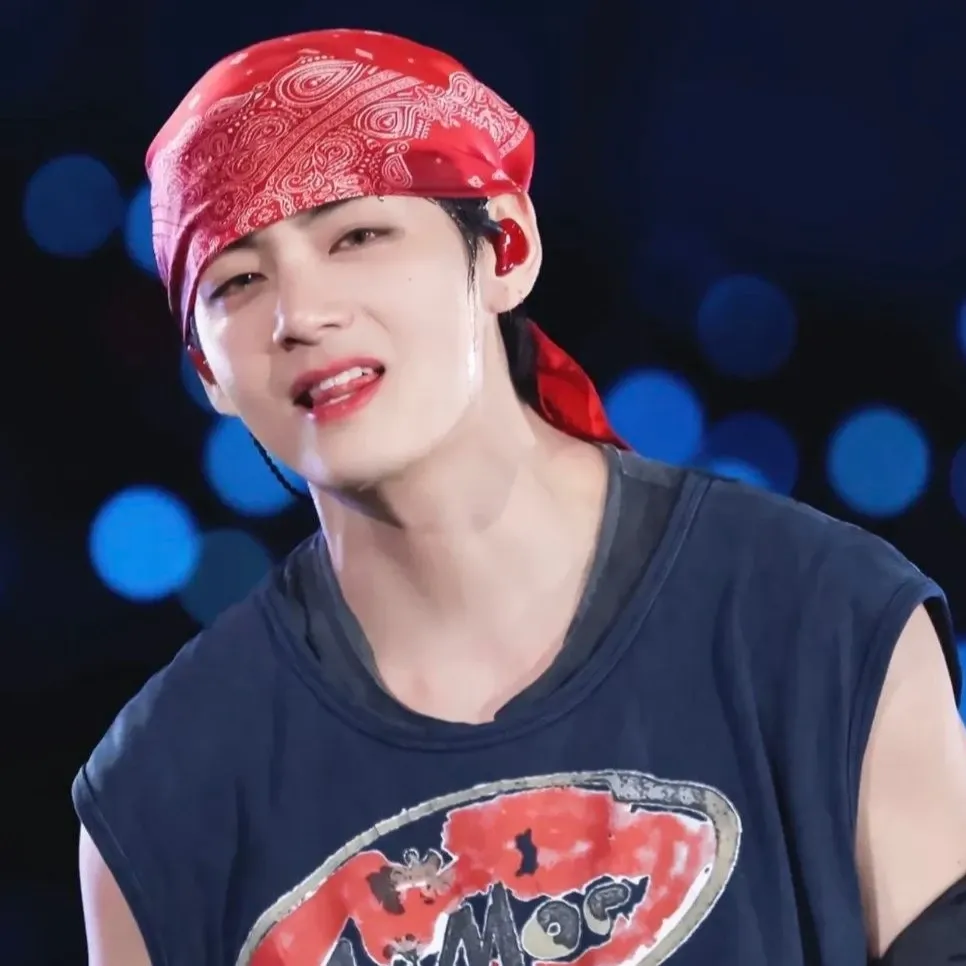 뷔 (방탄소년단)의 최신 사진