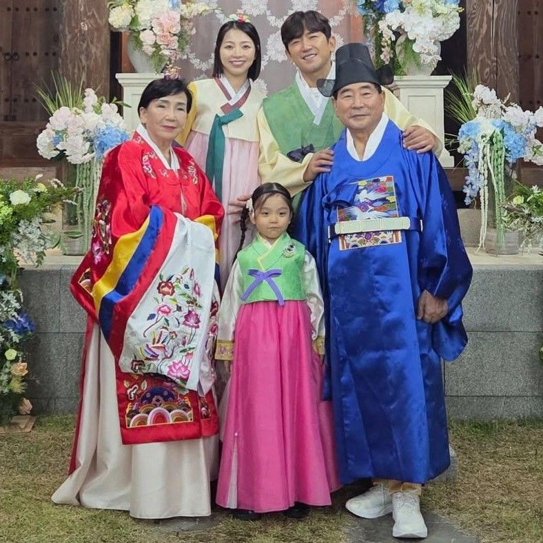 Latest photo of Lee Minwoo (SHINHWA)