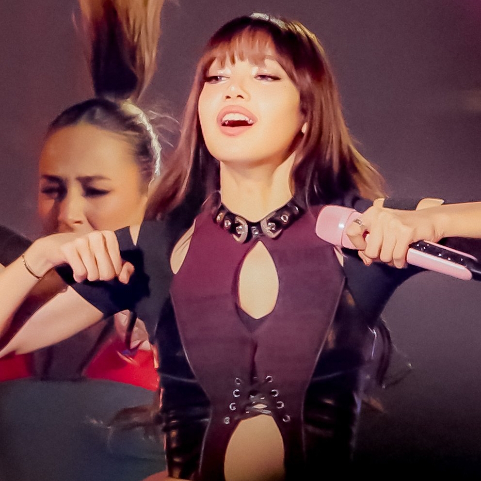 Foto aktivitas terbaru Lisa (BLACKPINK)