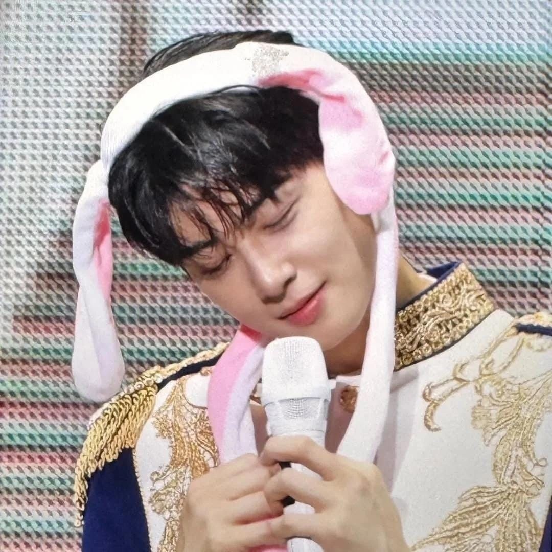 A moment captured by Eunwoo (ASTRO)'s fan