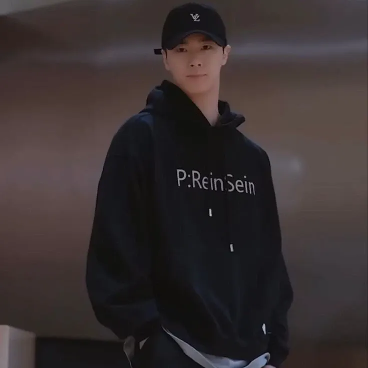 Latest photo of Moonbin (ASTRO)