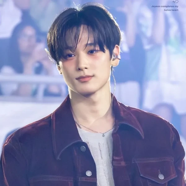 今天在最爱偶像中闪耀的柱延 (THE BOYZ)代表照片