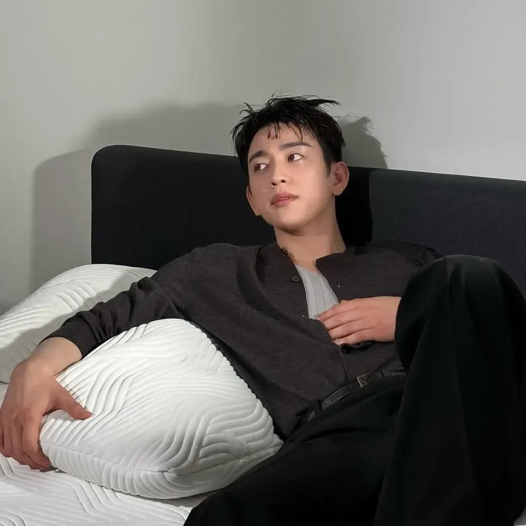 珍荣 (GOT7)的最新活动照片