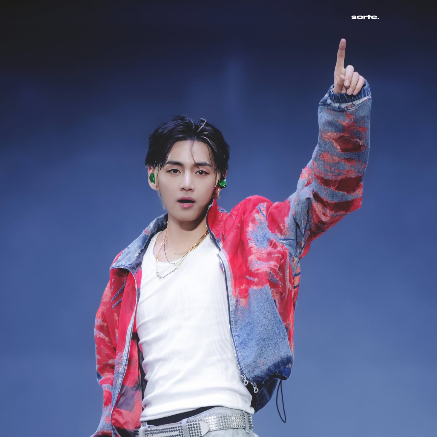 뷔 (방탄소년단)의 최신 사진