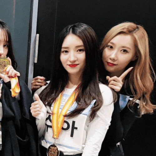 A moment captured by DREAMCATCHER's fan