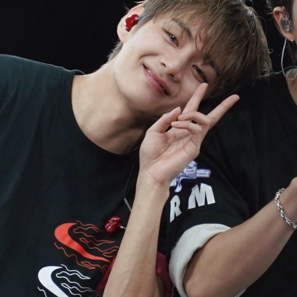 뷔 (방탄소년단) 최근 활동샷