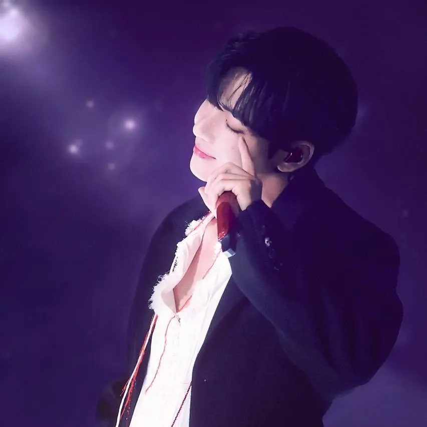 뷔 (방탄소년단)의 최신 사진