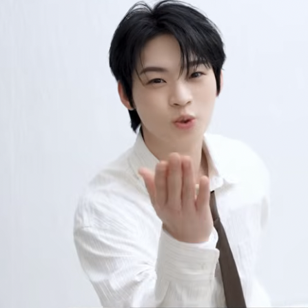 Latest photo of Hyojin (ONF)