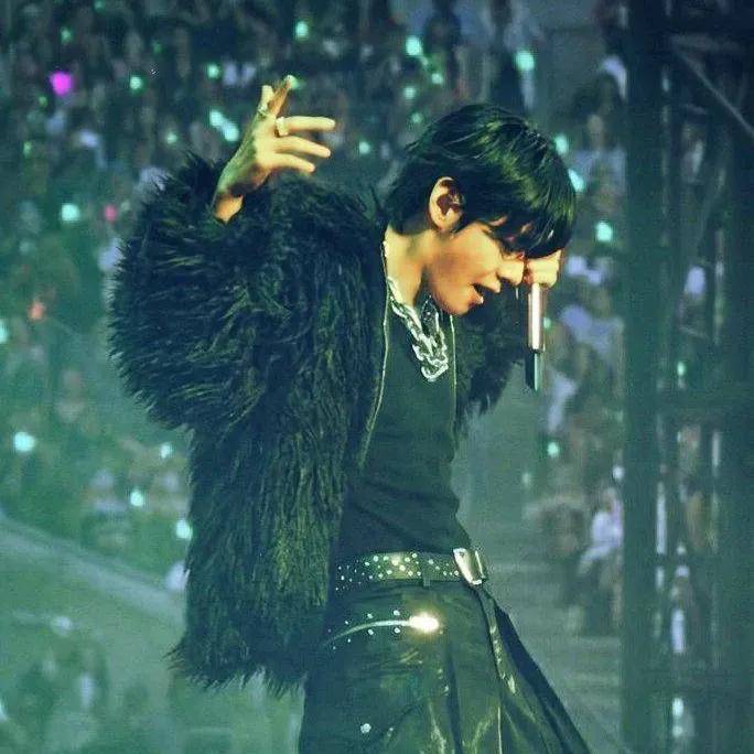 뷔 (방탄소년단) 최근 활동샷