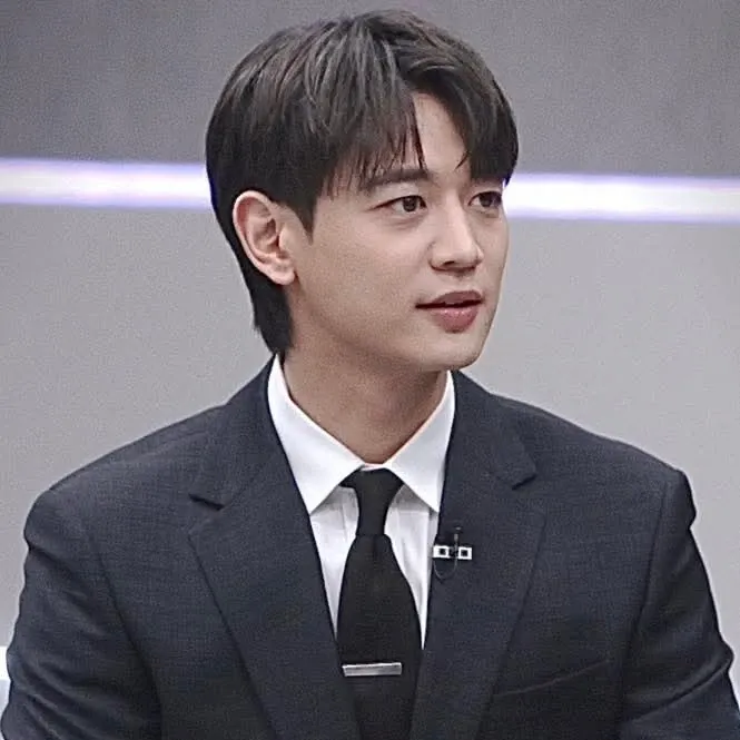 A moment captured by Minho (SHINee)'s fan