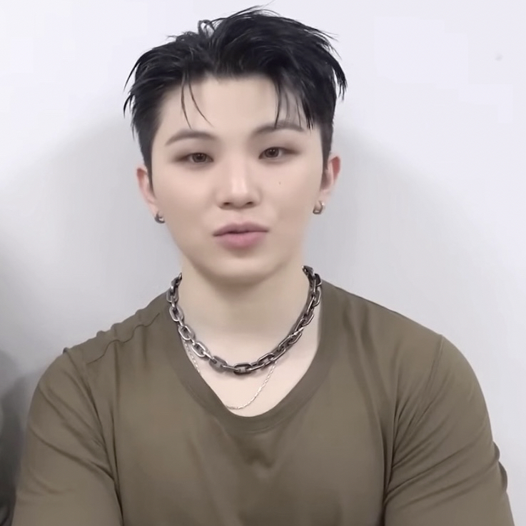 Woozi (SEVENTEEN)的最新照片