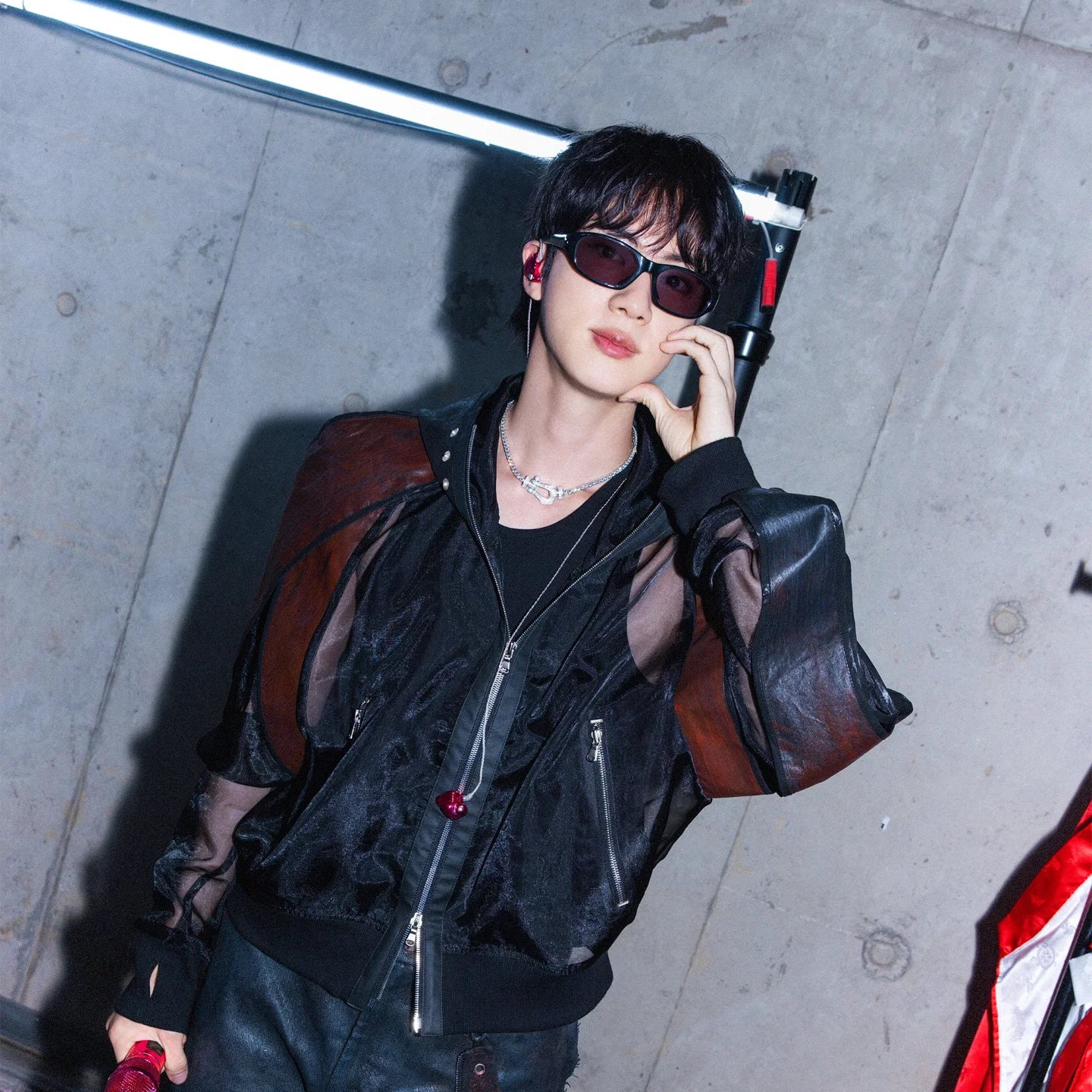Foto aktivitas terbaru Jin (BTS)