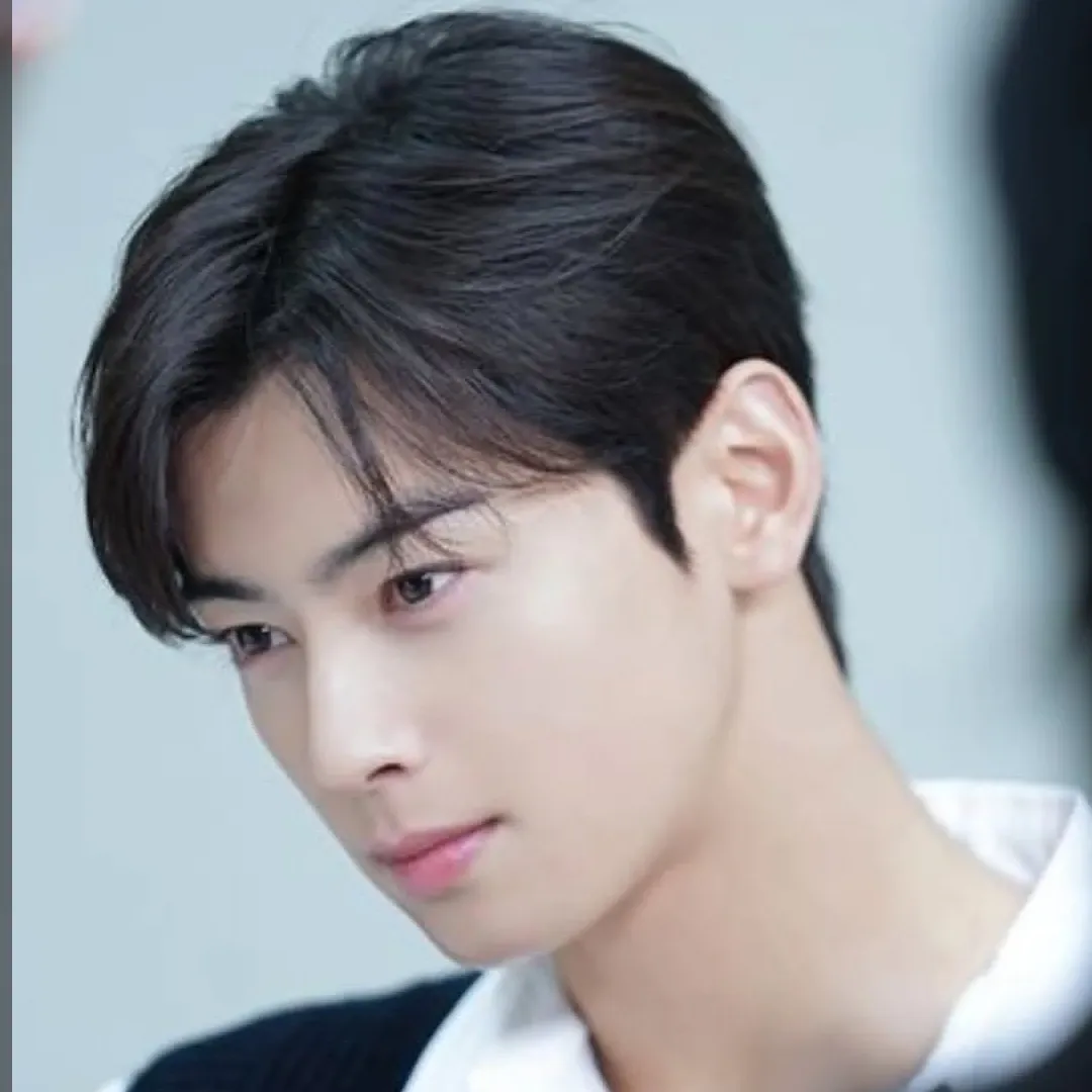 Recent activity shot of Eunwoo (ASTRO)