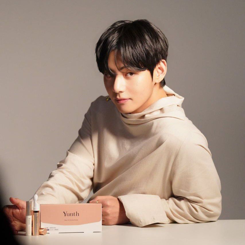 뷔 (방탄소년단)의 최신 사진