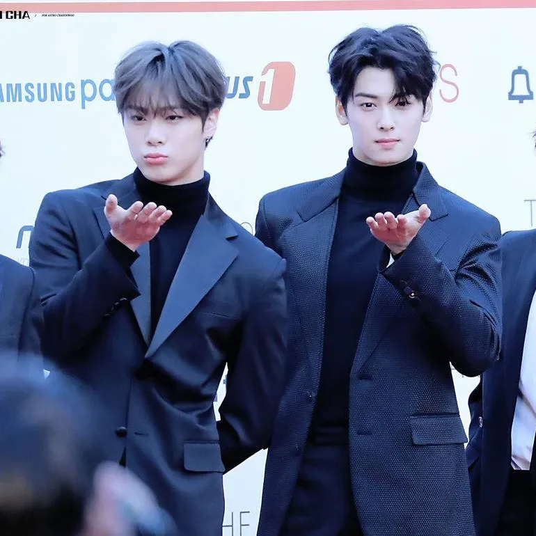 아스트로의 최신 사진
