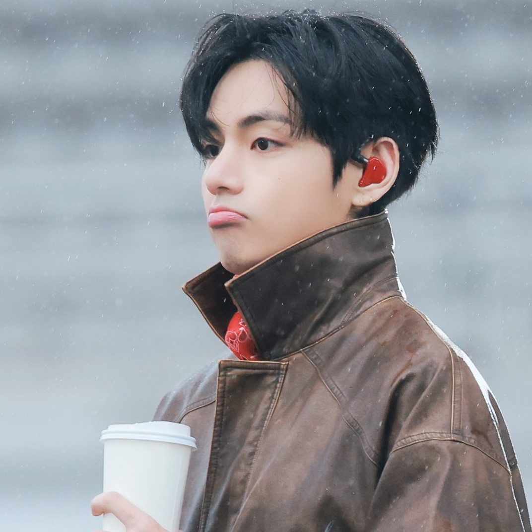 Foto terbaru V (BTS)