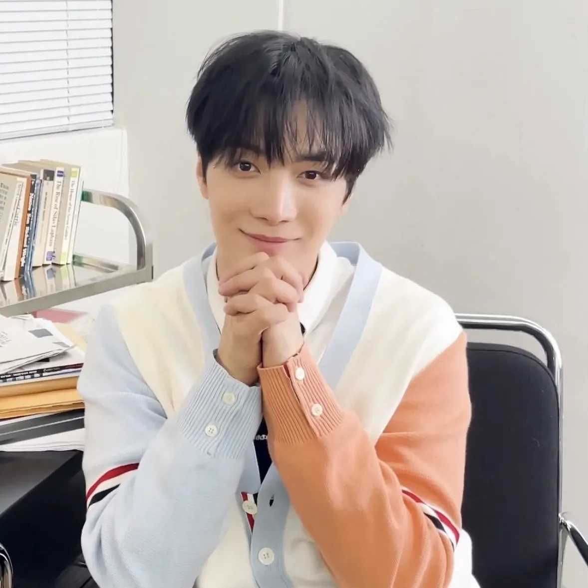 Behind-the-scenes cut of Kim Jonghyeon