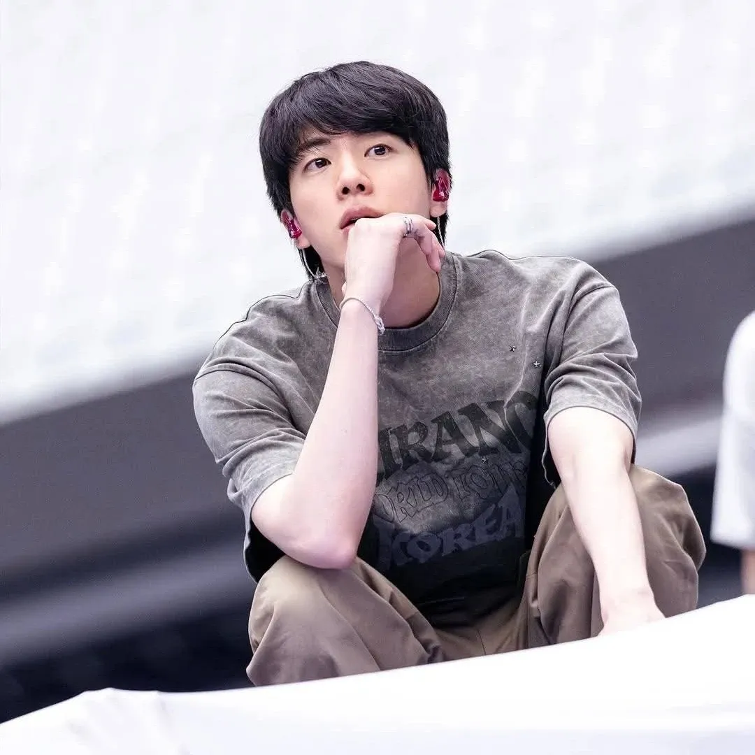 Behind-the-scenes cut of Jin (BTS)