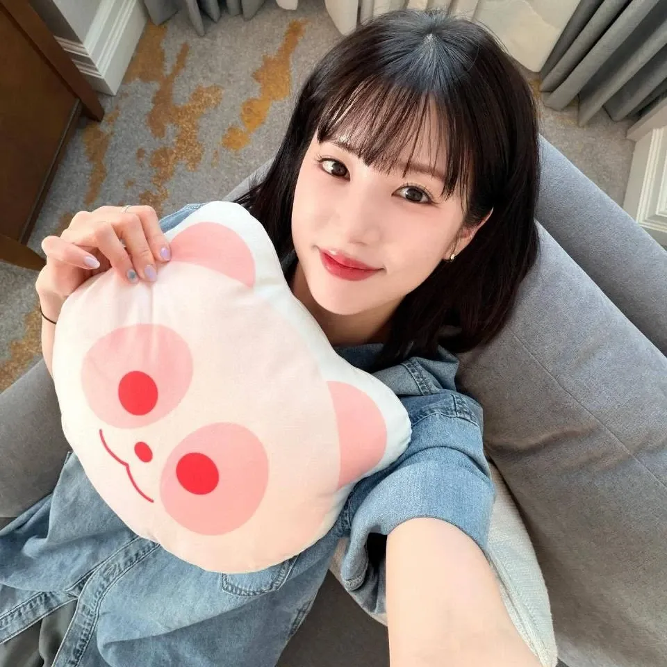 Recent activity shot of Park Chorong (Apink)