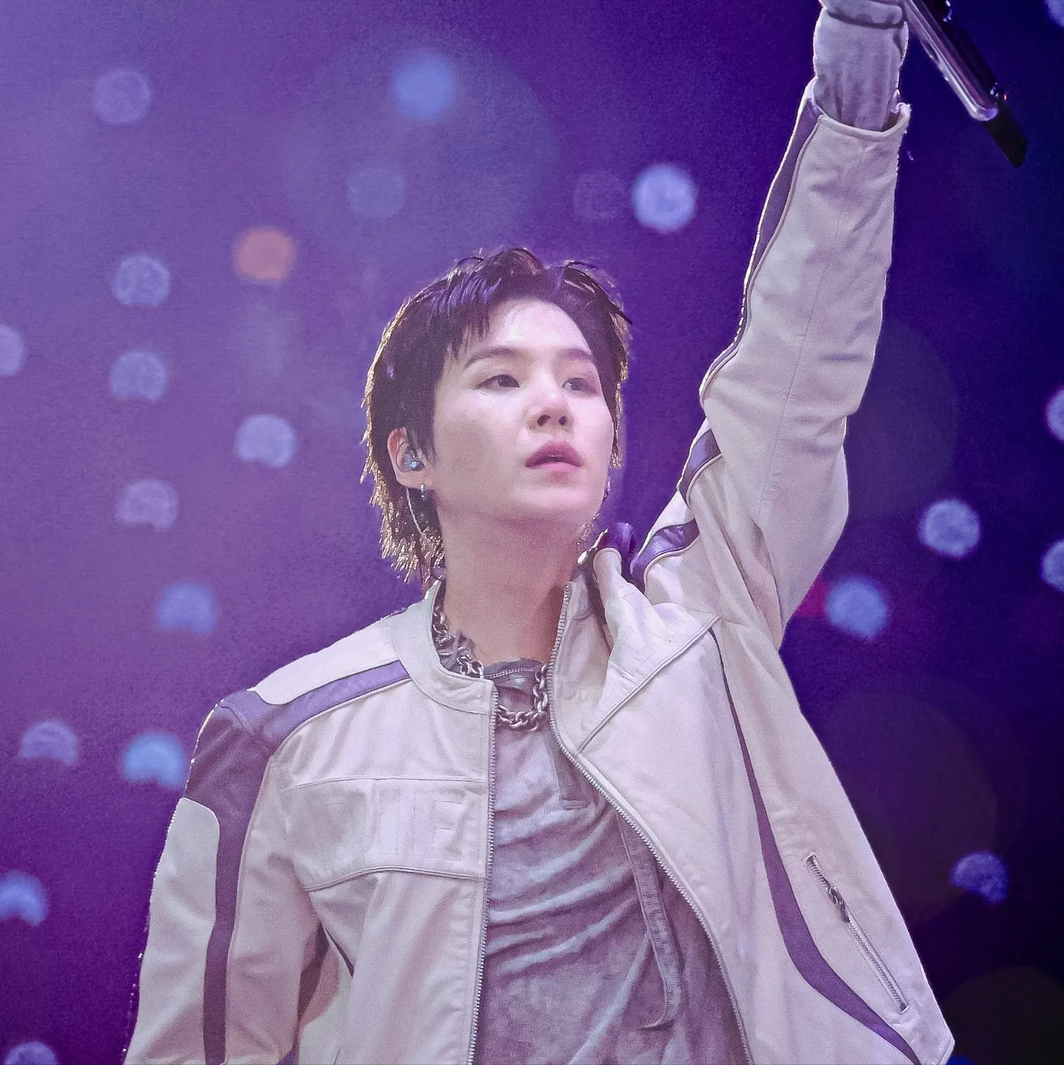 Foto aktivitas terbaru SUGA (BTS)