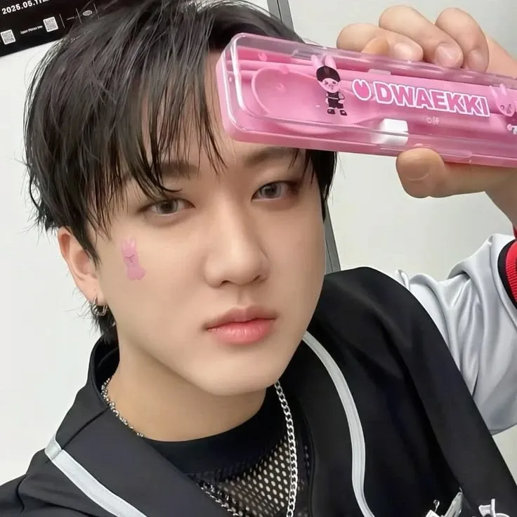 Behind-the-scenes cut of Changbin (Stray Kids)