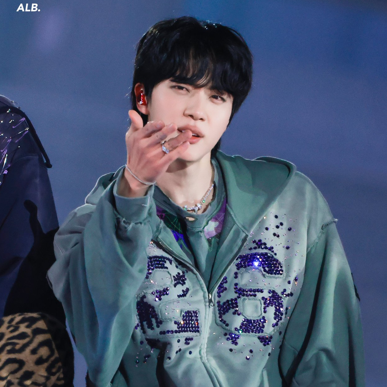 Foto aktivitas terbaru Jin (BTS)