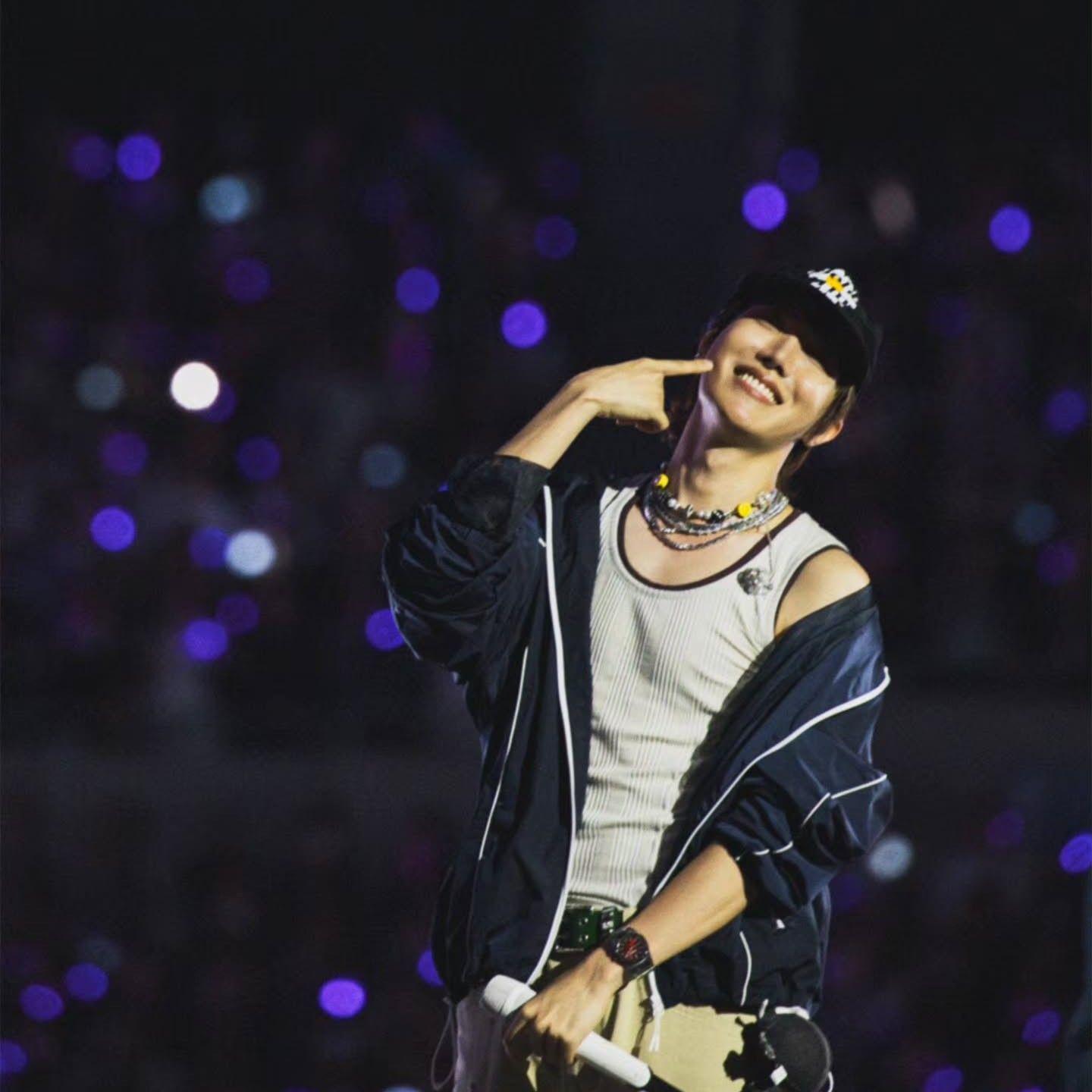 Foto terbaru j-hope (BTS)