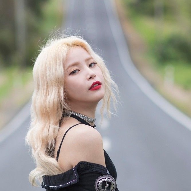 솔라 (마마무)의 최신 사진