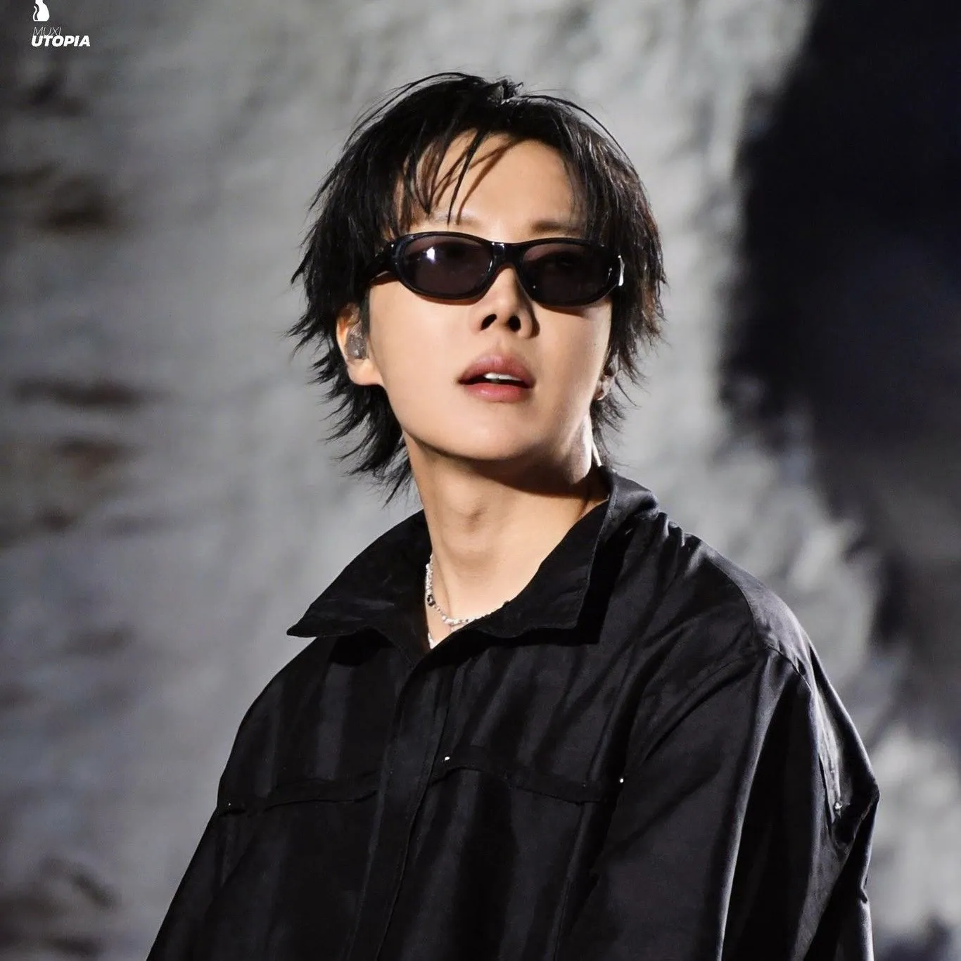 Foto aktivitas terbaru j-hope (BTS)