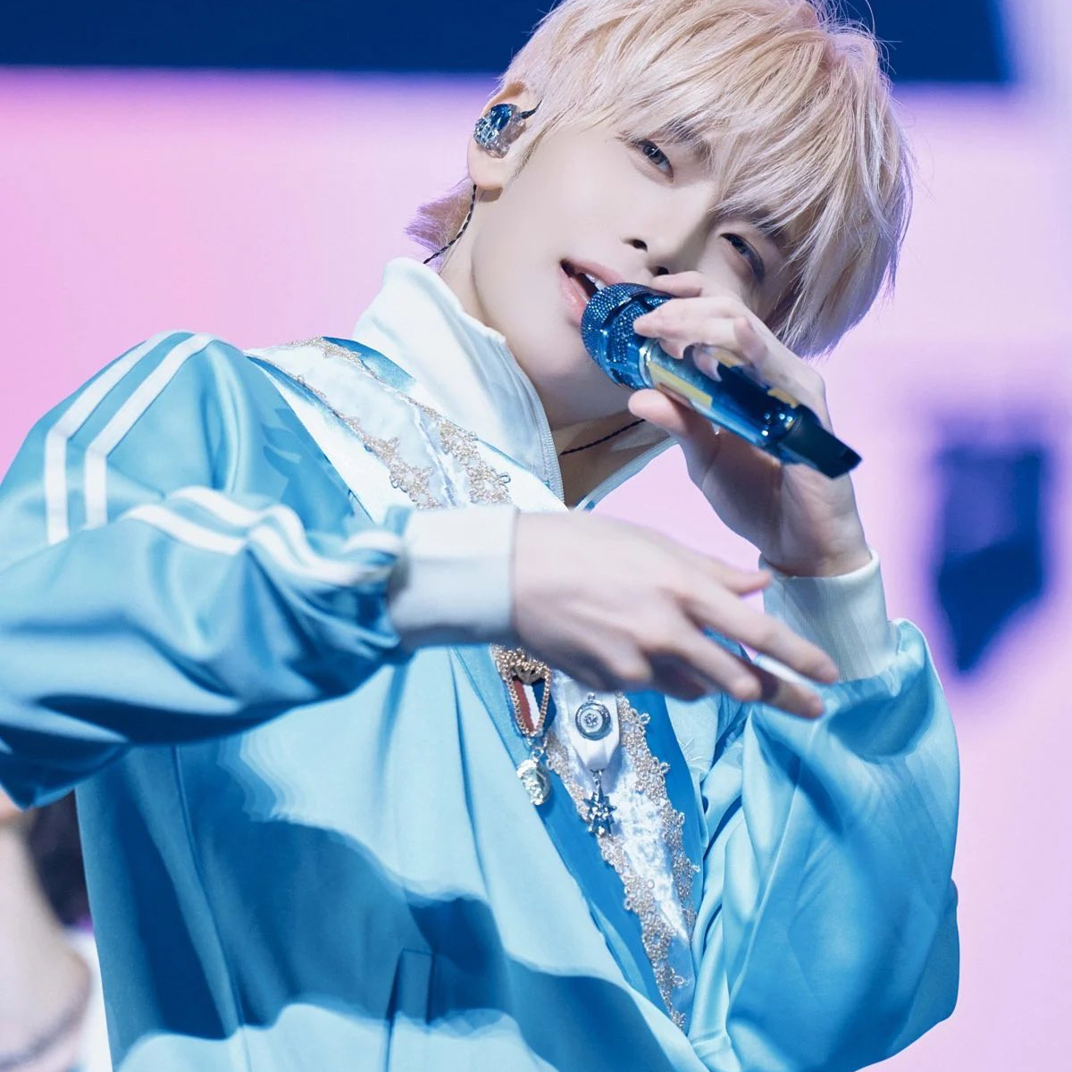 A moment captured by Kim Taerae (ZEROBASEONE)'s fan