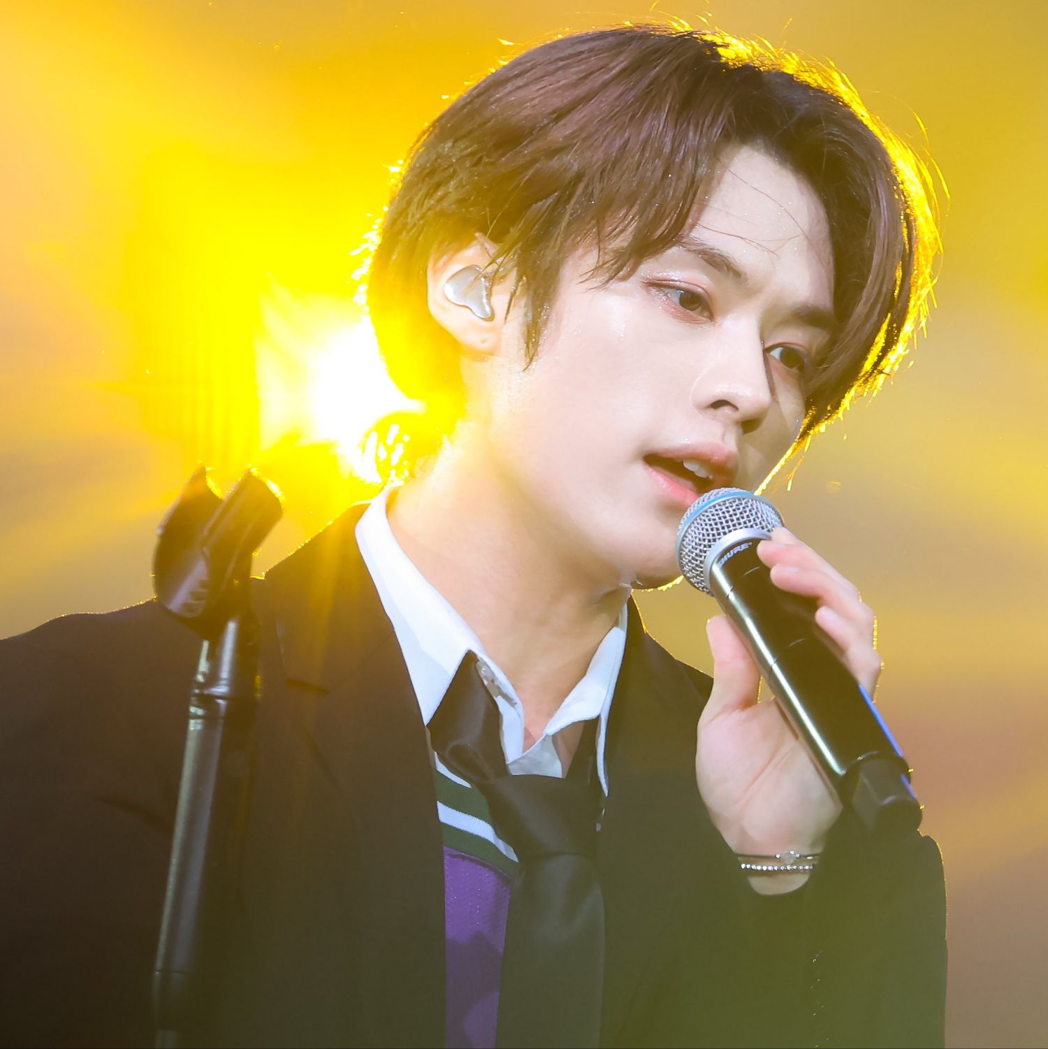 Latest photo of Lee Know (Stray Kids)
