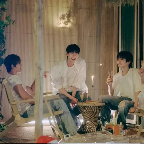 A moment captured by ONEUS's fan