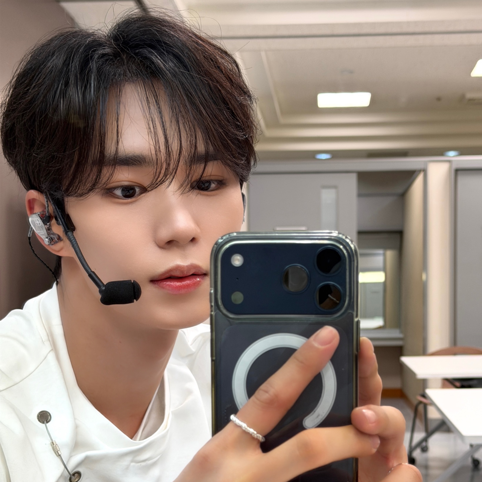 Behind-the-scenes cut of Kim Junseo (ALPHA DRIVE ONE)