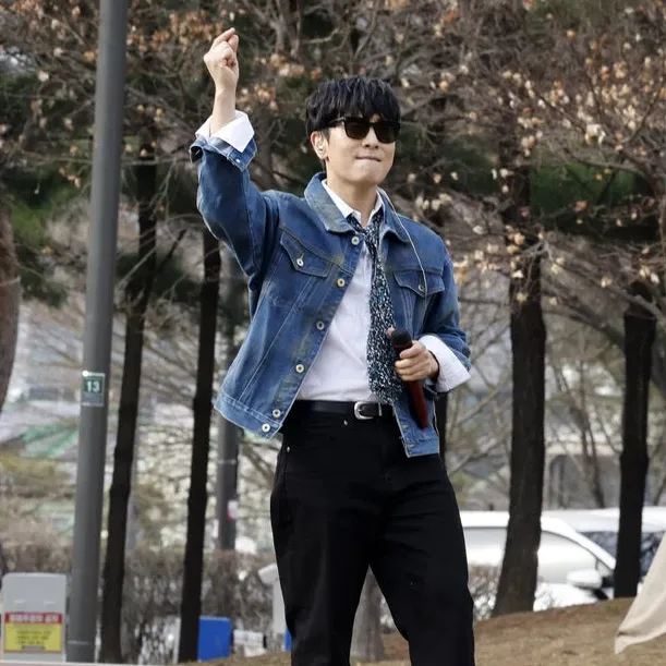 Behind-the-scenes cut of Kim Dongwan (SHINHWA)