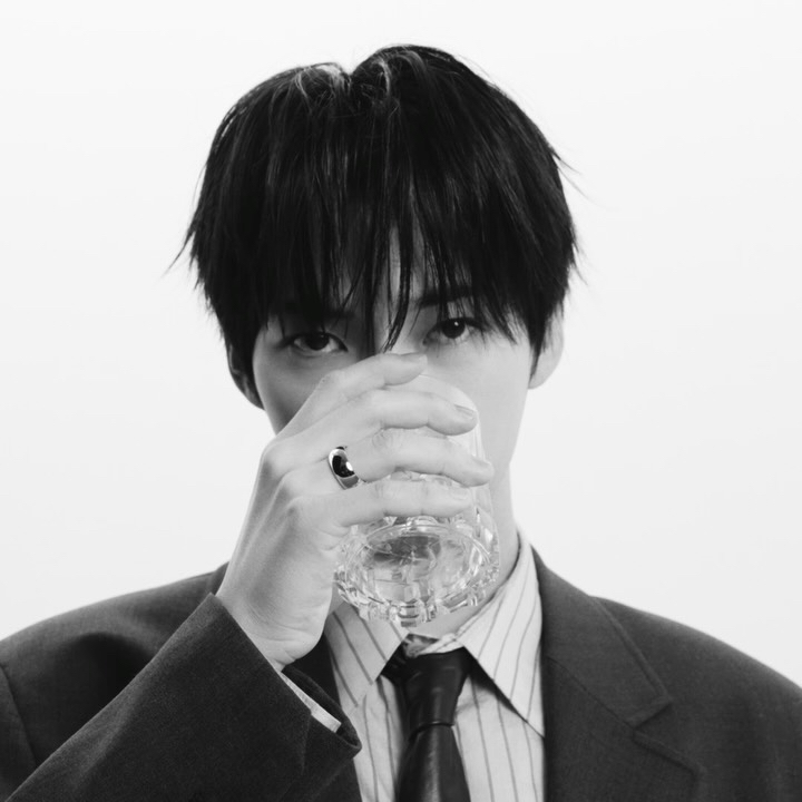 Behind-the-scenes cut of Sung Hanbin (ZEROBASEONE)