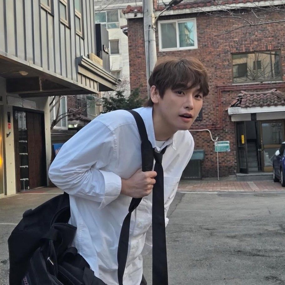 Latest photo of Inseong (SF9)