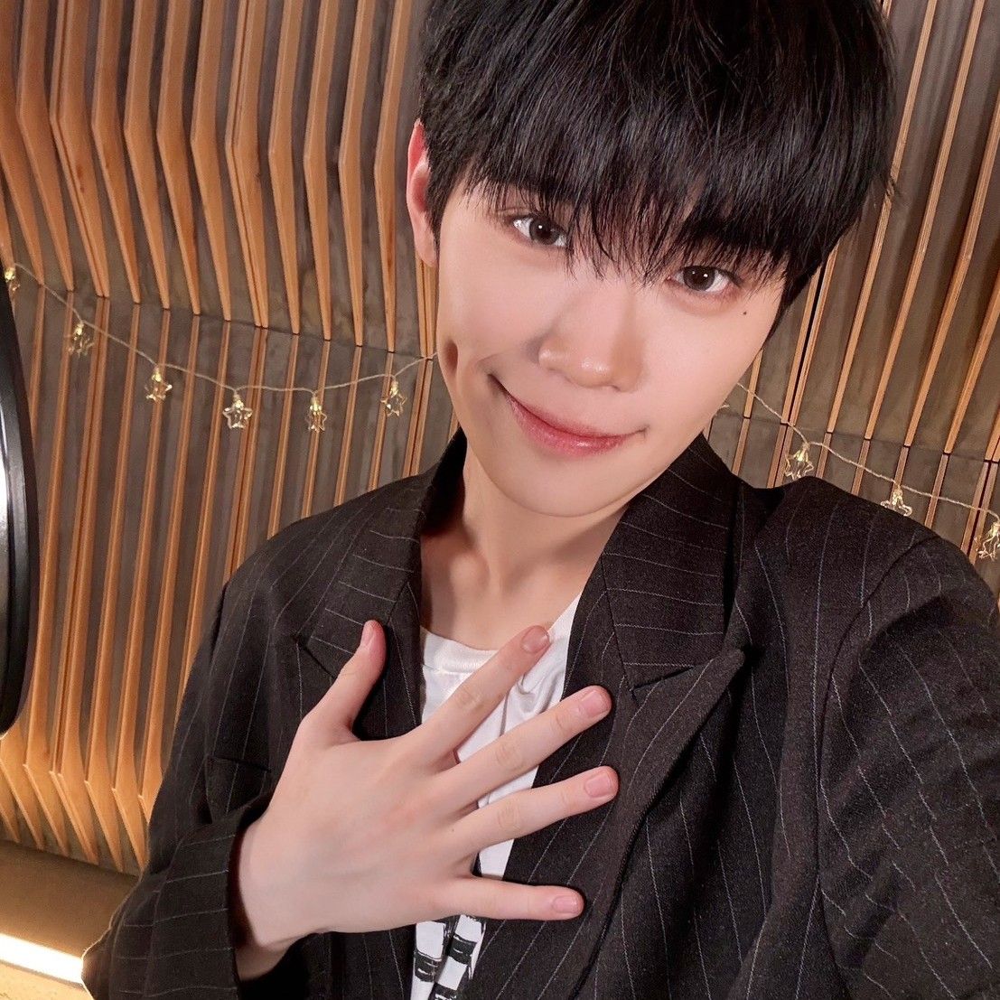 Recent activity shot of Kim Taerae (ZEROBASEONE)