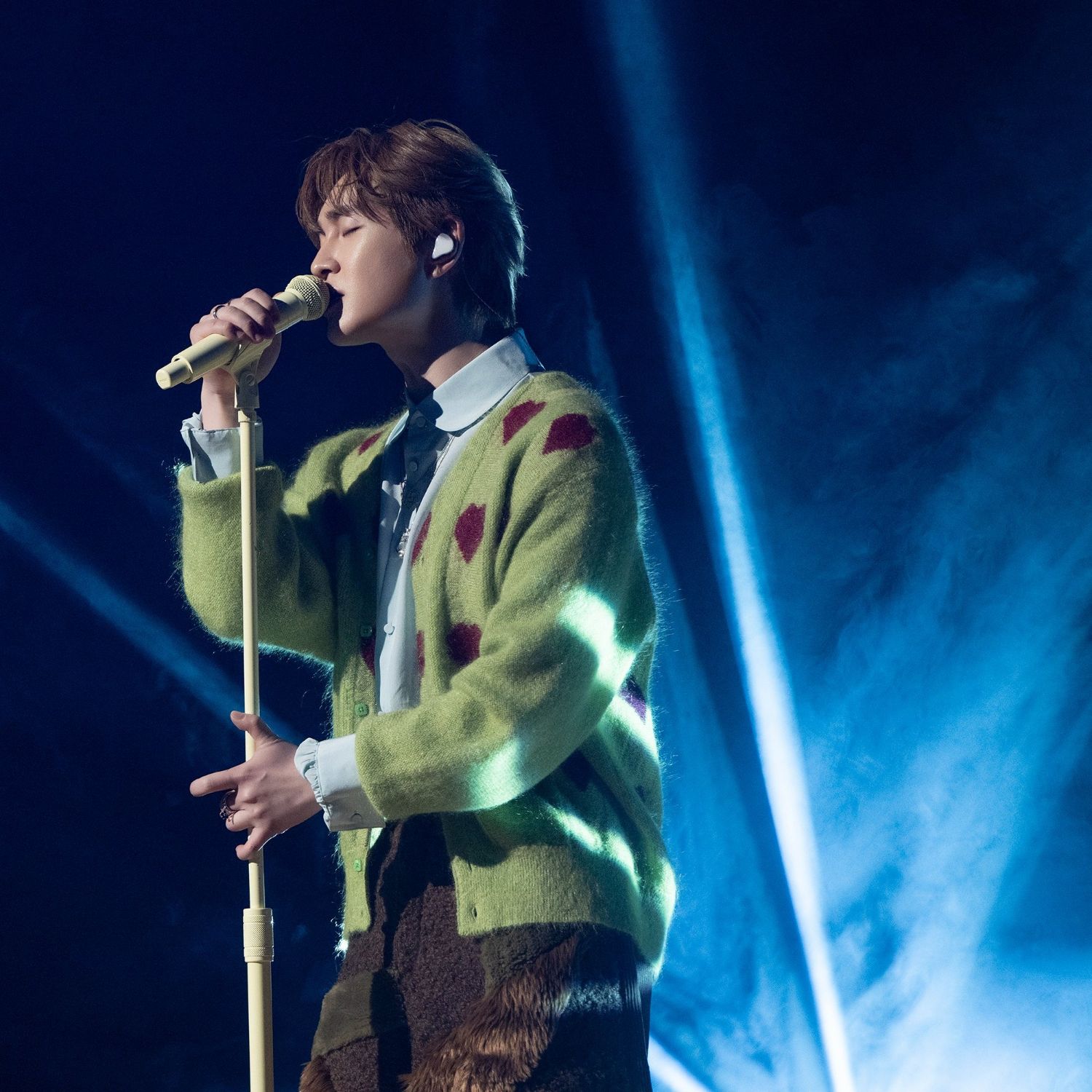 Behind-the-scenes cut of Onew (SHINee)