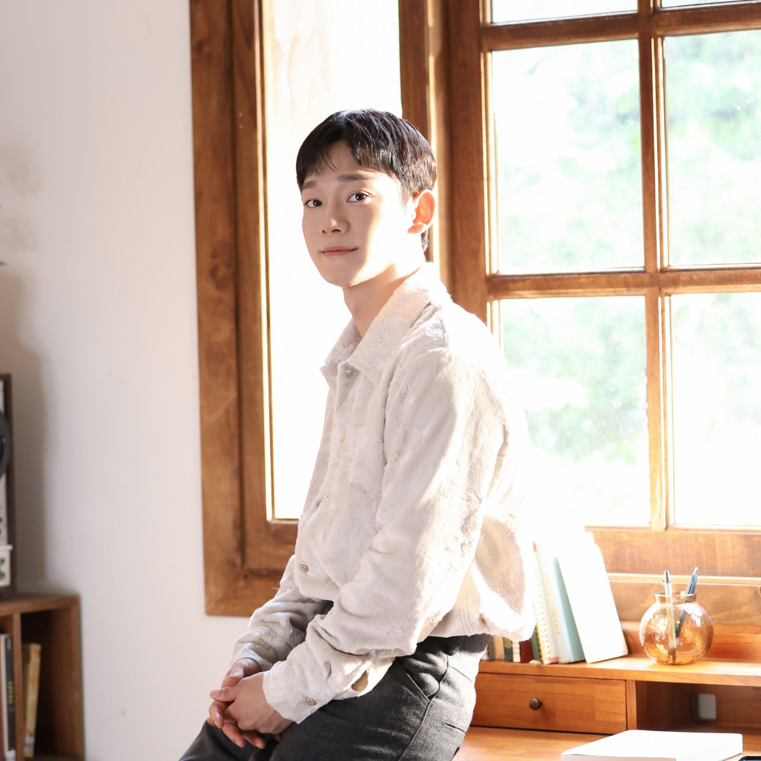 Behind-the-scenes cut of Chen (EXO)