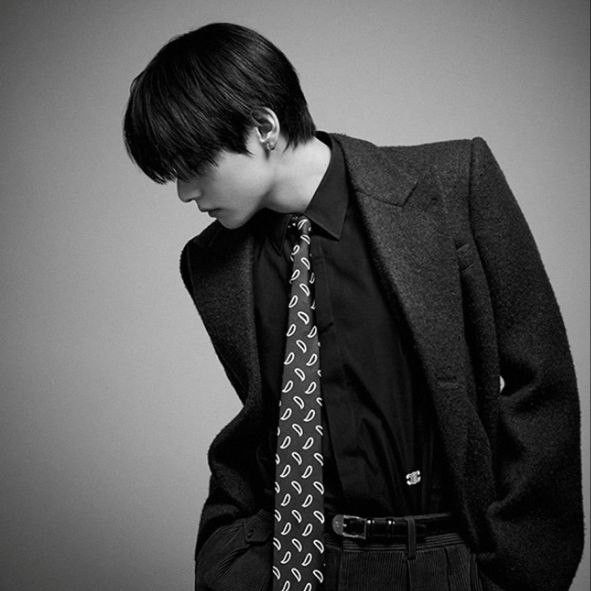 뷔 (방탄소년단)의 최신 사진