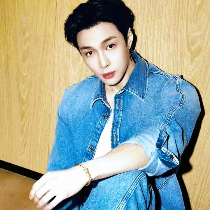 Latest photo of Lay (EXO)