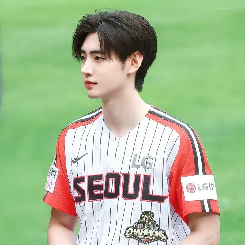 Foto terbaru Sunghoon (ENHYPEN)